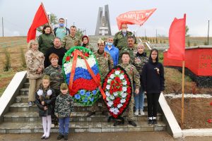 Возложение венков к мемориалу 28 Армии
